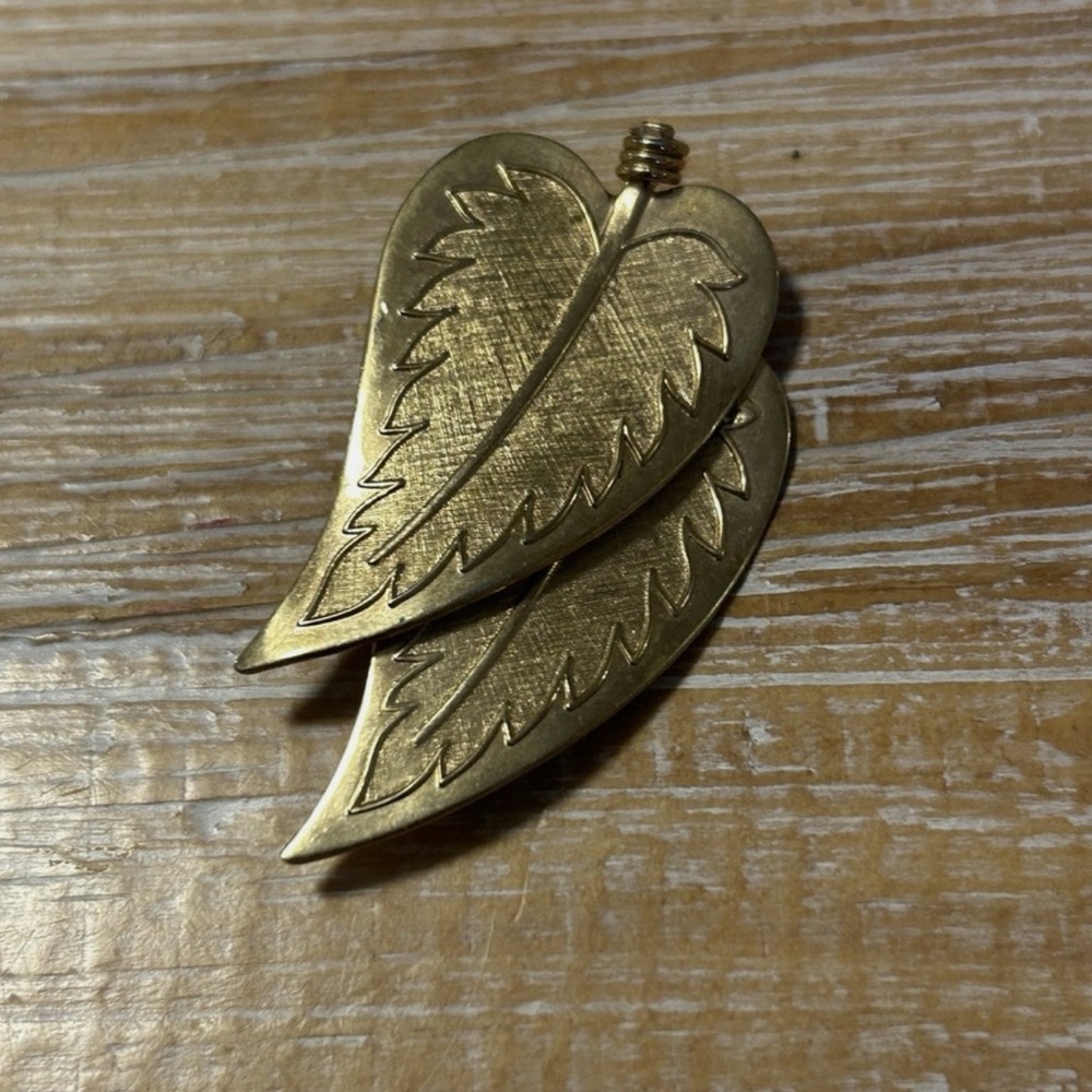 Vintage Coro Gold Leaf Brooch
